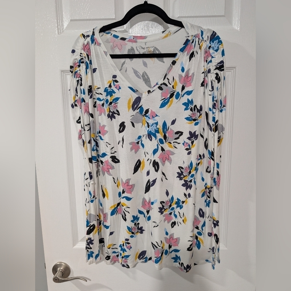 Lane Bryant White Floral V-Neck Sleeveless Top in Size 18/20 (2X)